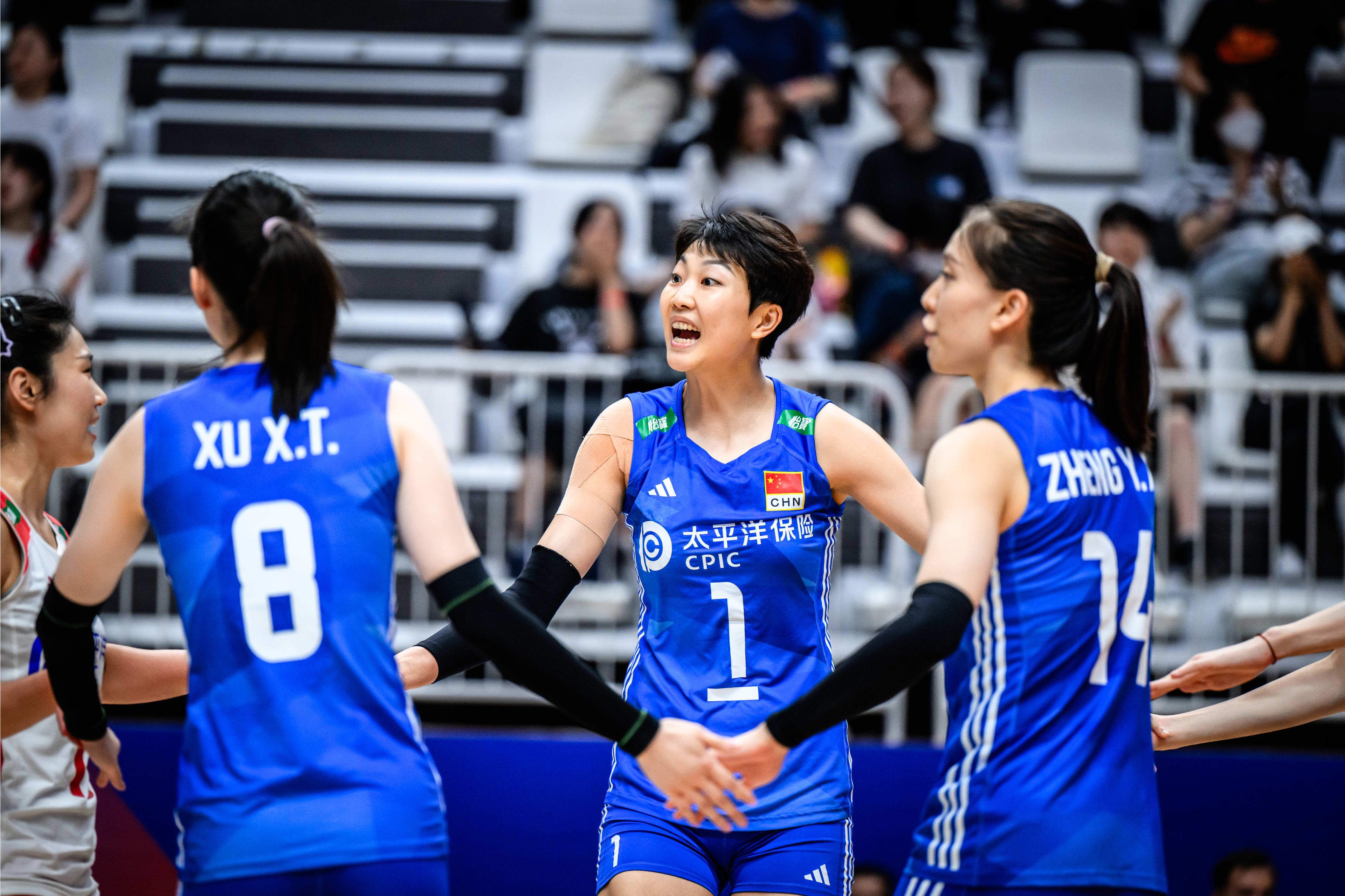 其他亚冠场次赛果：武里南联2-3甲府疾风；蔚山现代2 - 2川崎前锋；柔佛新山4-1巴吞联事件亚冠H组：J2第八甲府风林头名出线，浙江7分第三武里南6分垫底亚冠H组结束最后一轮的较量，墨尔本城1-1浙江，武里南2-3甲府风林。